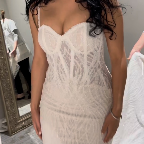 Wedding dress - Picture 3 of 3